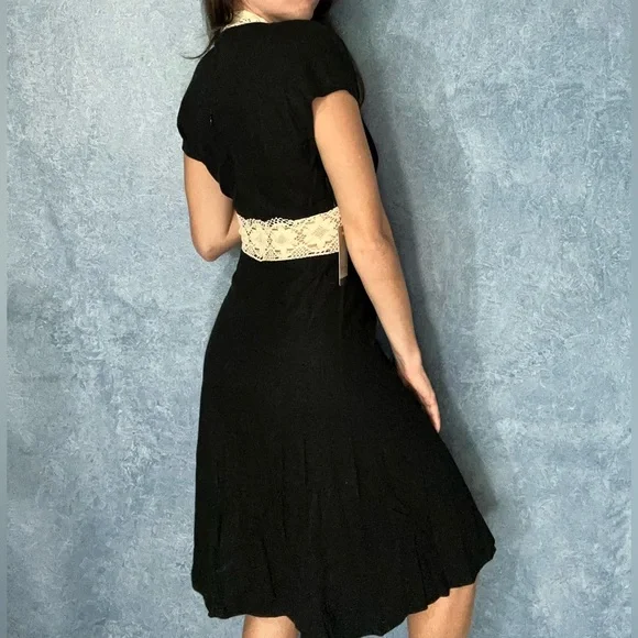 Linen Black and Cream Lace Dress - Picture 3 of 6